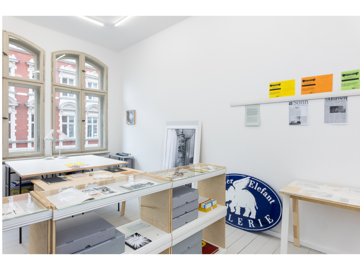 Archivraum der galerie weisser elefant, 2025. Foto: Jannis Uffrecht.