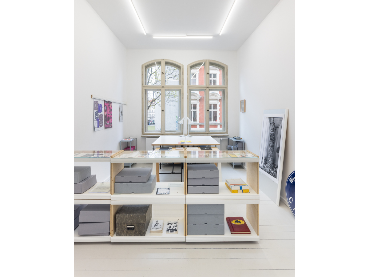 Archivraum der galerie weisser elefant, 2025. Foto: Jannis Uffrecht.