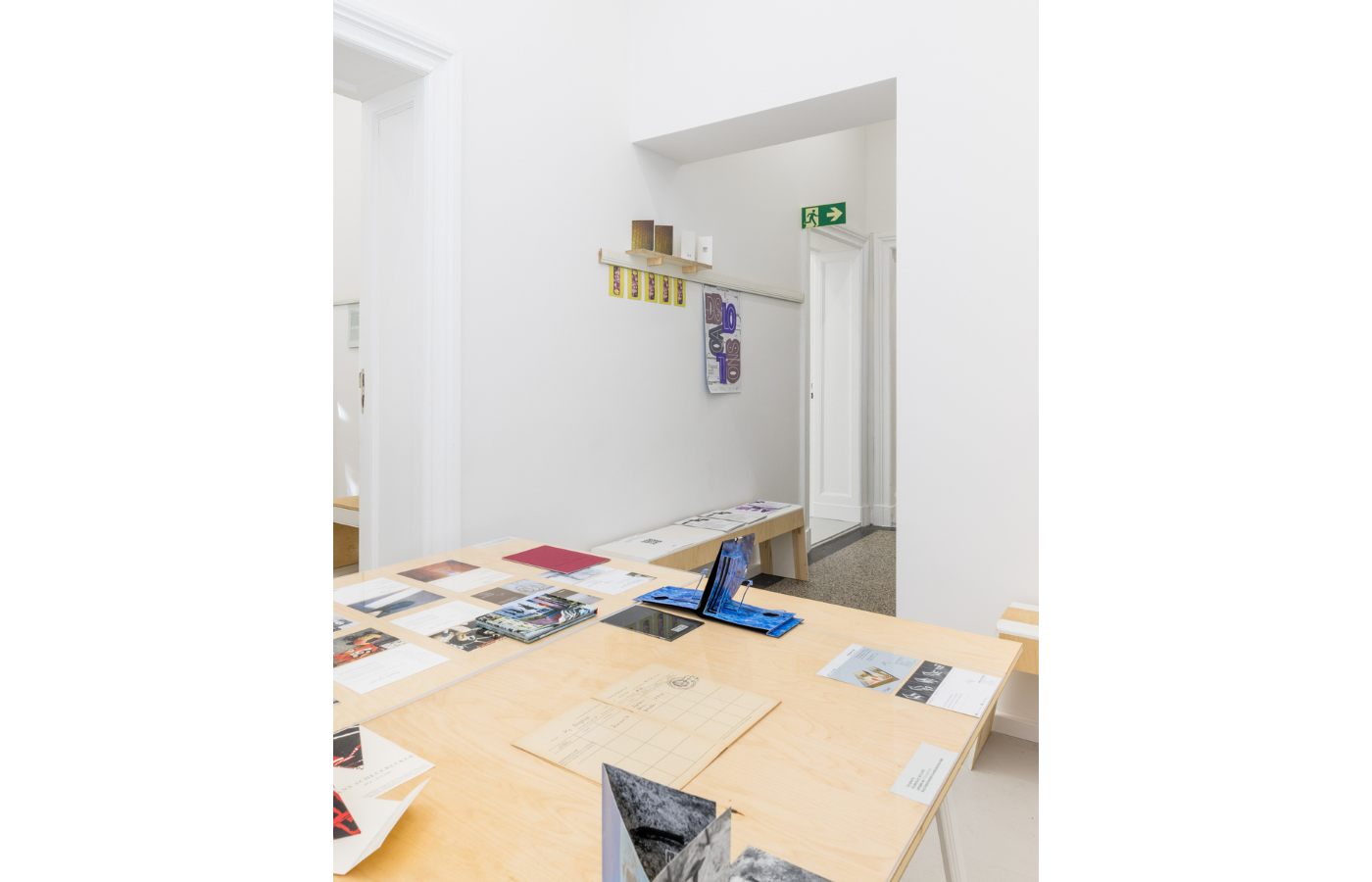 Archivmaterial der galerie weisser elefant. Foto Jannis Uffrecht