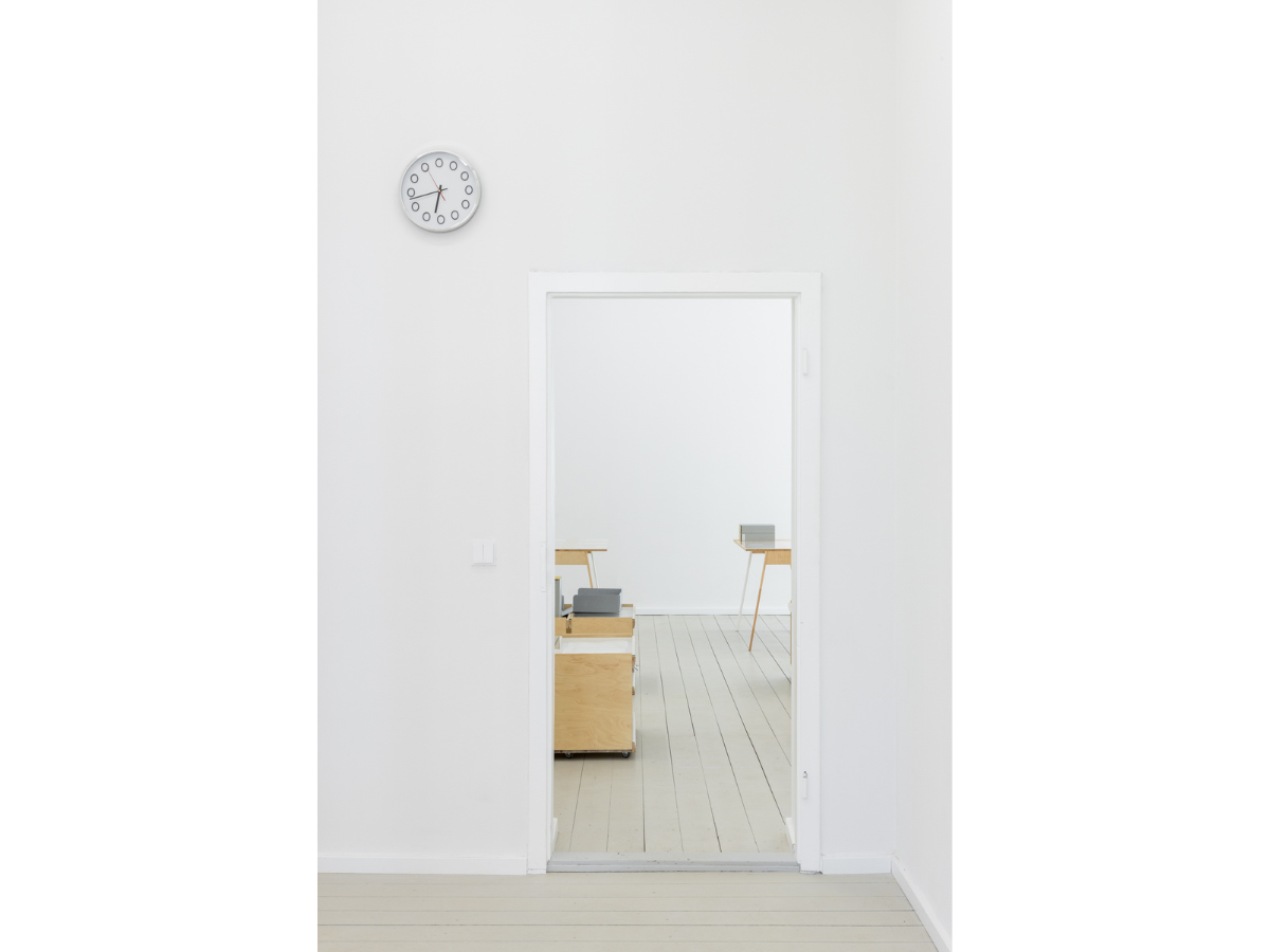 6_DISLOCATIONS—on the spot, 2025, Installationsansicht, Kunst Raum Mitte. Foto_ Jannis Uffrecht